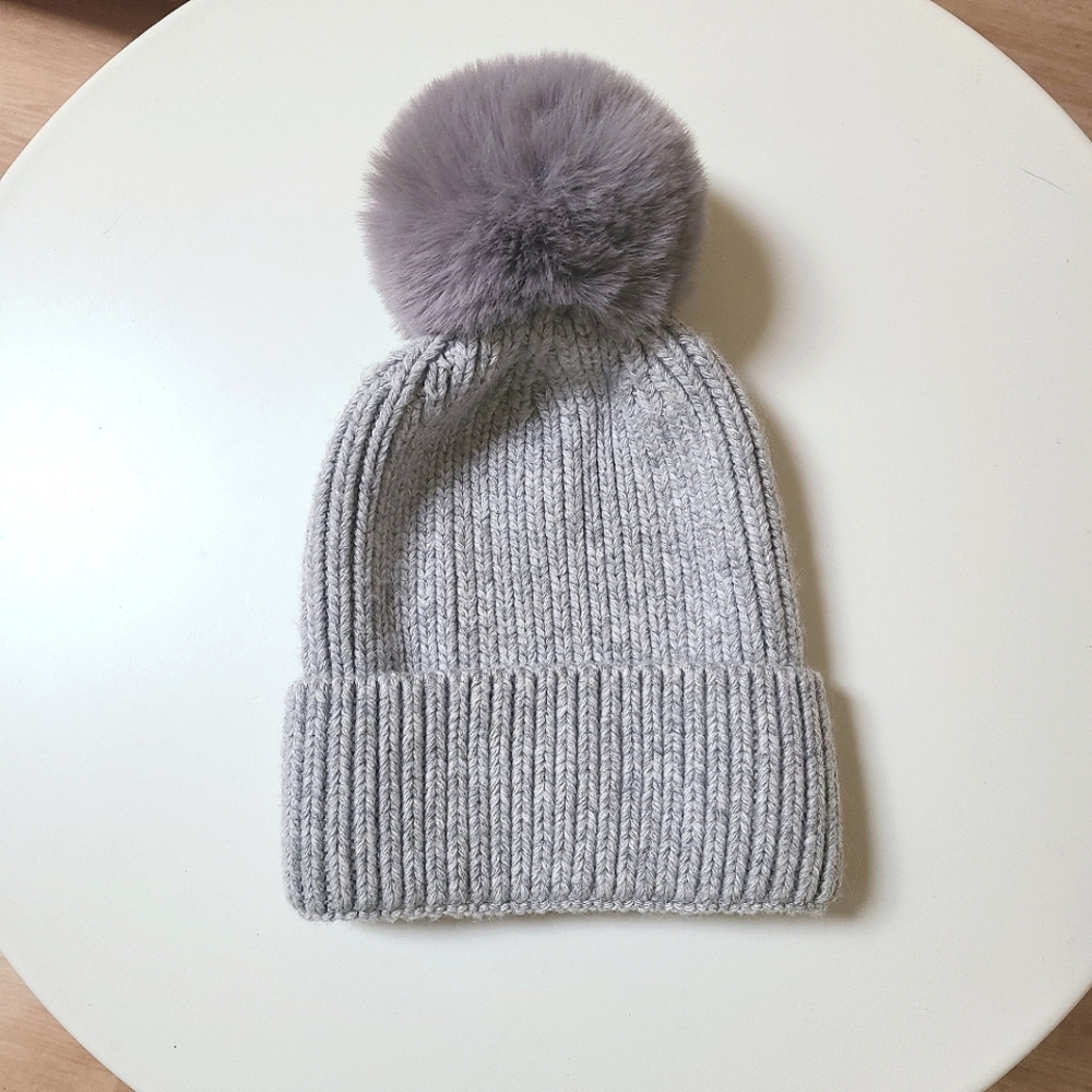 Norla Canada Luxurious Gray Alpaca Wool Blend Handmade Knit Hat With Pom-Pom